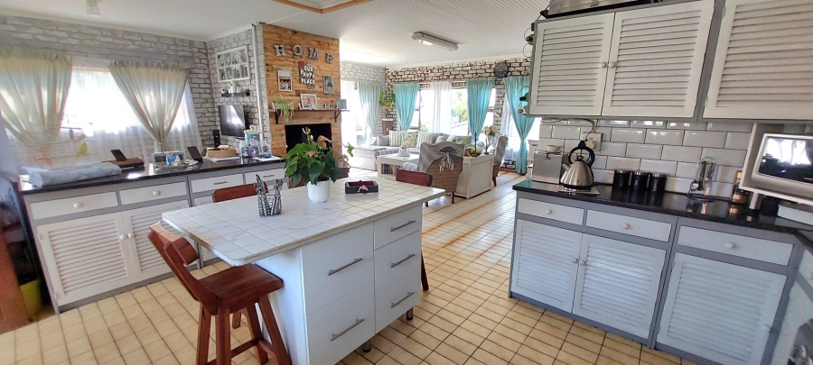 5 Bedroom Property for Sale in Sunrise On Sea Eastern Cape